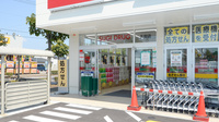 スギ薬局　久安店の入口