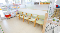 スギ薬局　久安店の待合スペース