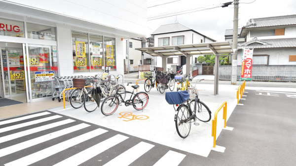 スギ薬局　尼崎西立花店の駐輪場