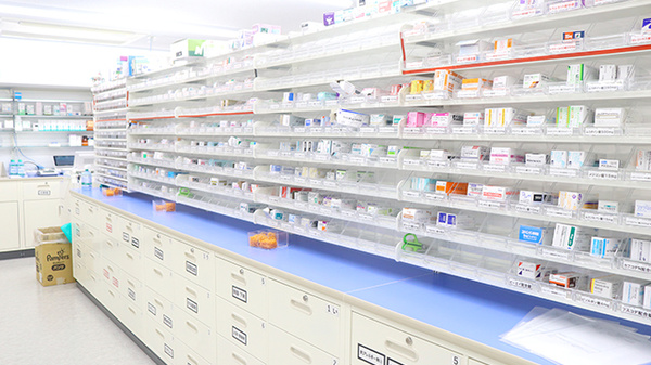 スギ薬局　矢口渡店の薬棚