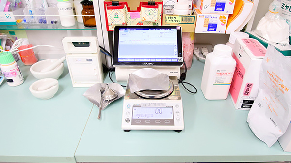 サエラ薬局 大森店の調剤器具