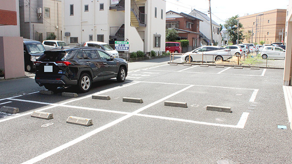 くじら薬局の駐車場