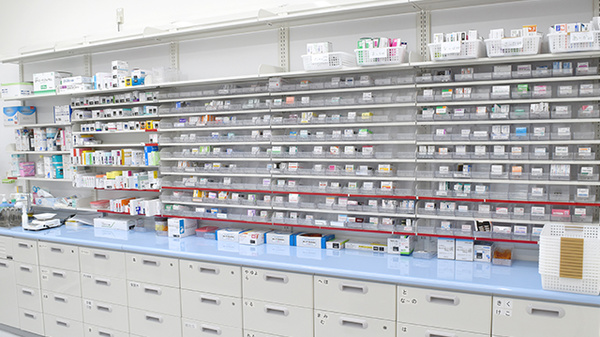 ウェルパーク薬局新所沢西口店の薬棚