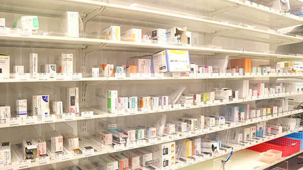 薬樹薬局　北池袋の薬棚