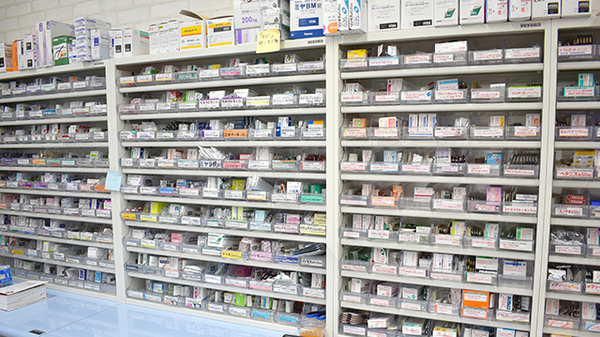 阪神調剤薬局　湘南藤沢店の薬棚