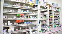 北町薬局の薬棚
