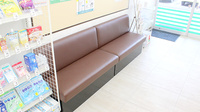 セキ薬局　加須店の待合スペース