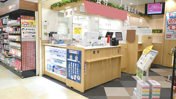 ココカラファイン薬局　古市駅前店の入口