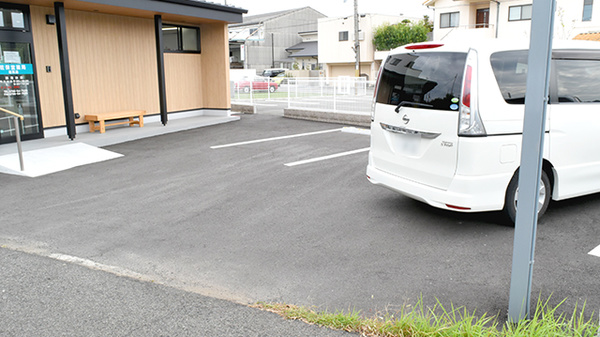 佐保堂薬局　志筑店の駐車場