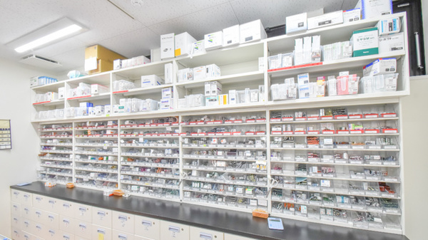 たんぽぽ薬局　滑川店の薬棚