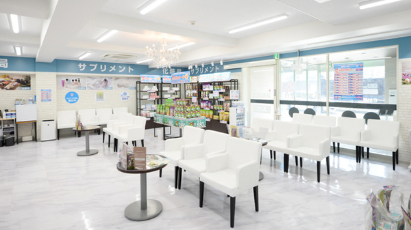 調剤薬局日本メディカルシステム 伊勢原桜台店の待合スペース