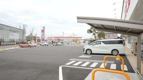 スギ薬局　東浦南店の駐車場