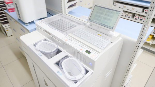 スギ薬局　中区役所前店の調剤器具