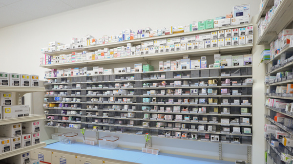 スギ薬局　早田東店の薬棚