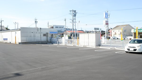 スギ薬局　津港町店の駐車場