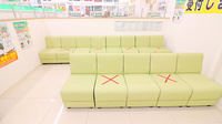 スギ薬局　桜新町店の待合スペース