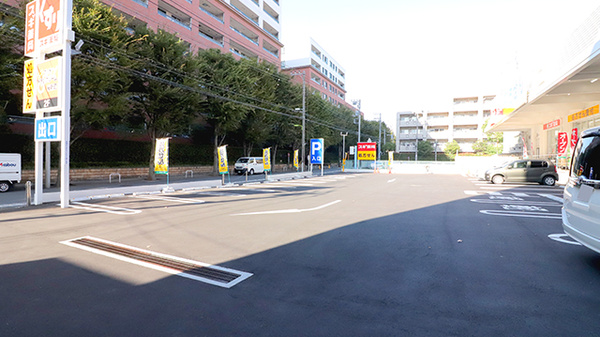 スギ薬局　桜新町店の駐車場