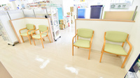 スギ薬局　南郷店の待合スペース