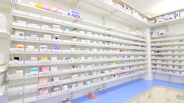 スギ薬局　杉並和田店の薬棚