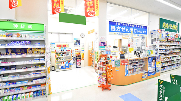 調剤薬局ツルハドラッグ如意申店の入口
