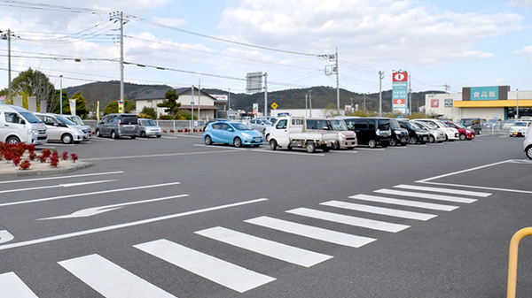 ヤックスドラッグ小櫃薬局の駐車場