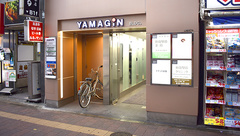 新宿駅前薬局の外観