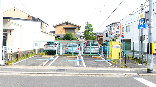 クオール薬局桂店の駐車場