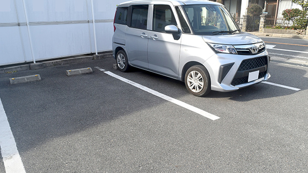 アカカベ薬局　桜丘店の駐車場