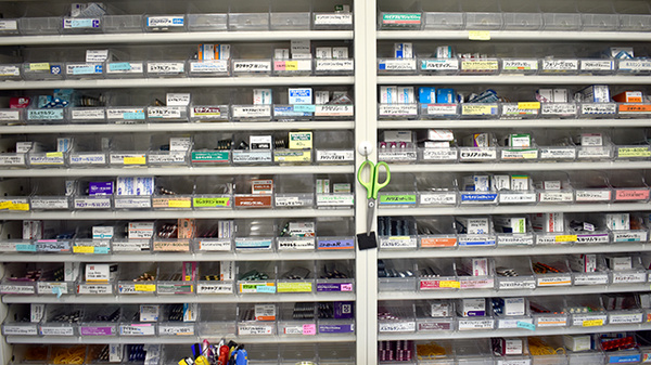 トモエ薬局　一条通店の薬棚
