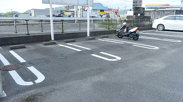 本城薬局の駐車場