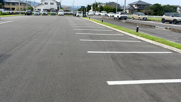 あいらんど鍋島薬局の駐車場