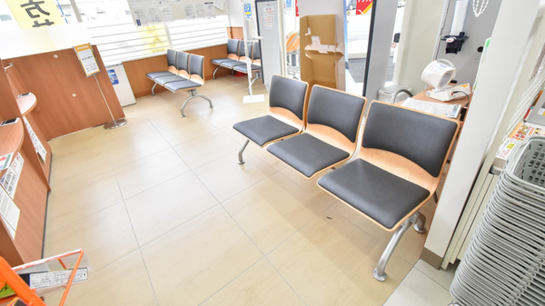 調剤薬局ツルハドラッグ旭川豊岡7条店の待合スペース