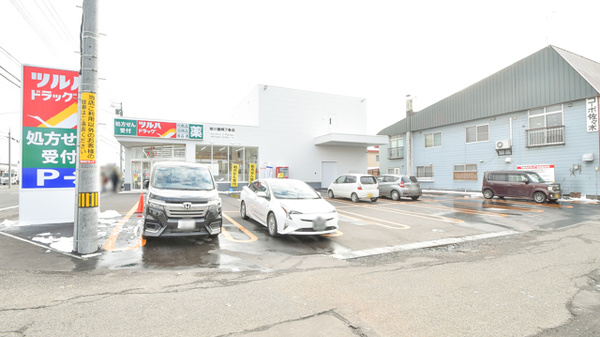 調剤薬局ツルハドラッグ旭川豊岡7条店の駐車場