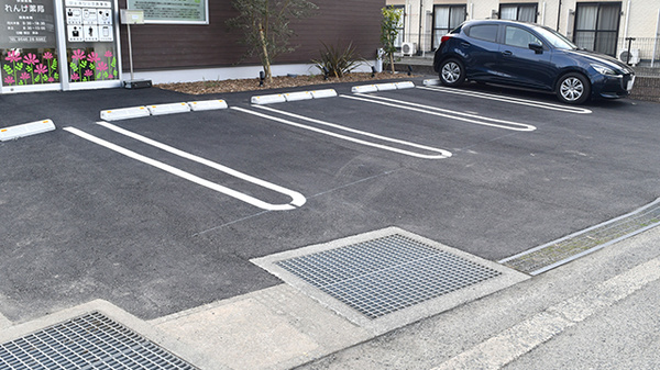 れんげ薬局の駐車場