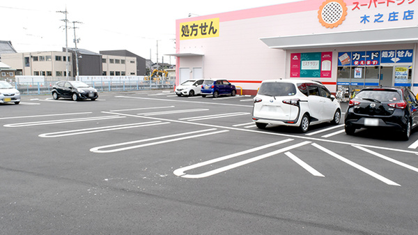 ププレひまわり薬局木之庄店の駐車場