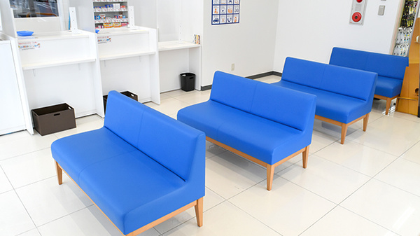 ププレひまわり薬局三原南店の待合スペース