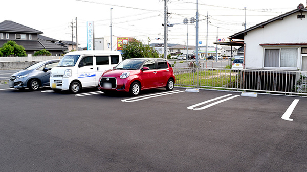 おかやま薬局　西阿知店の駐車場