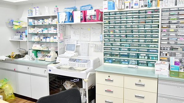 なないろ薬局　松原店の調剤室