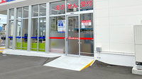 ウエルシア薬局前橋西片貝店の入口