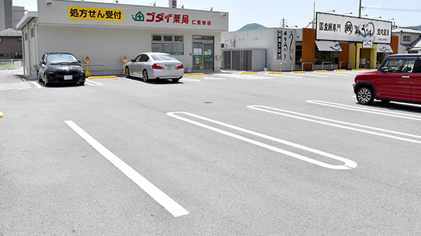 ゴダイ薬局　仁豊野店の駐車場