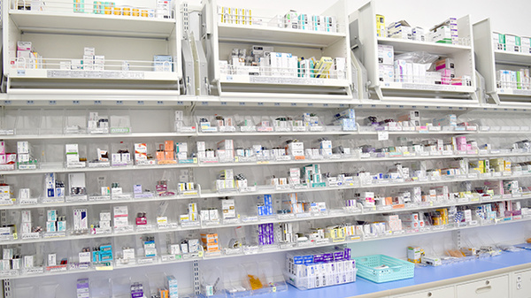 ゴダイ薬局　東山店の薬棚