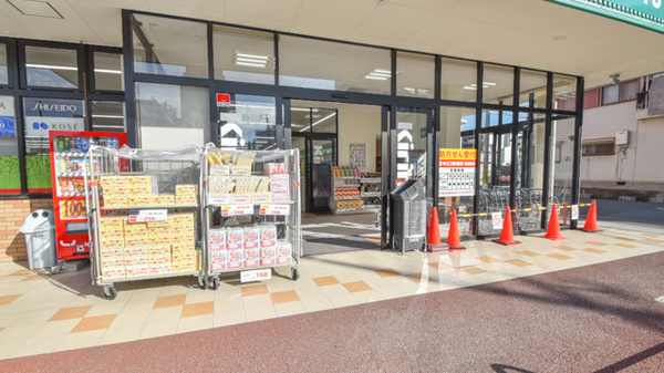 キリン堂薬局　喜連西店の入口
