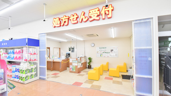 キリン堂薬局　喜連西店の入口