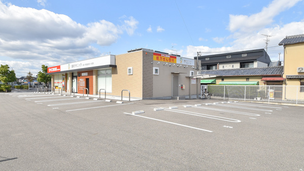 キリン堂薬局　城陽寺田駅前店の駐車場