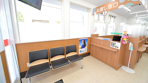 薬局くすりの福太郎　芝山４丁目店の待合スペース