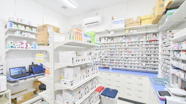 調剤薬局ツルハドラッグ二十人町店の調剤室