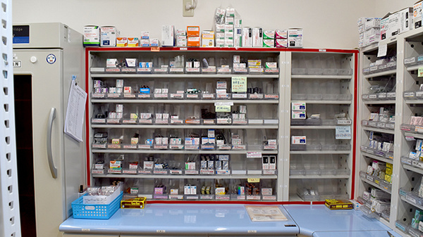 ウイン調剤薬局ひろせ店の薬棚