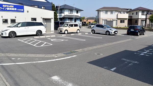 ウイン調剤薬局ひろせ店の駐車場