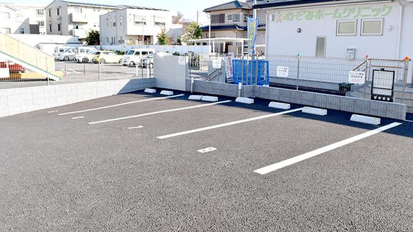 日だまり薬局の駐車場