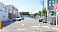V・drug　駿河下川原薬局の駐車場